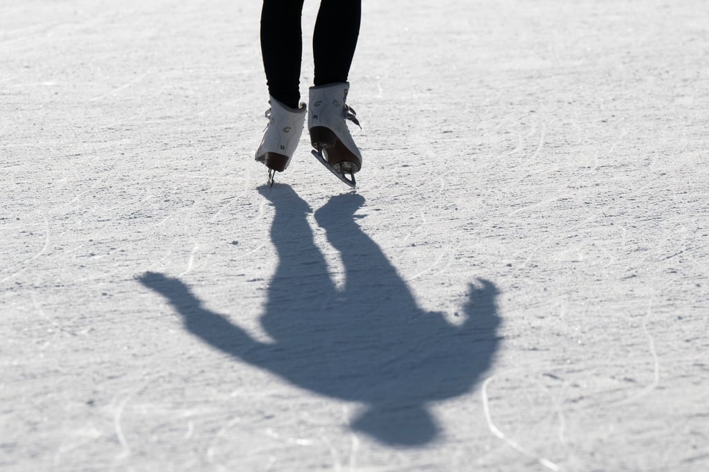 Aus Sicht der DLRG sind die Eisflächen auf den Gewässern in Brandenburg nicht überall ausreichend tragfähig. (Symbolbild)