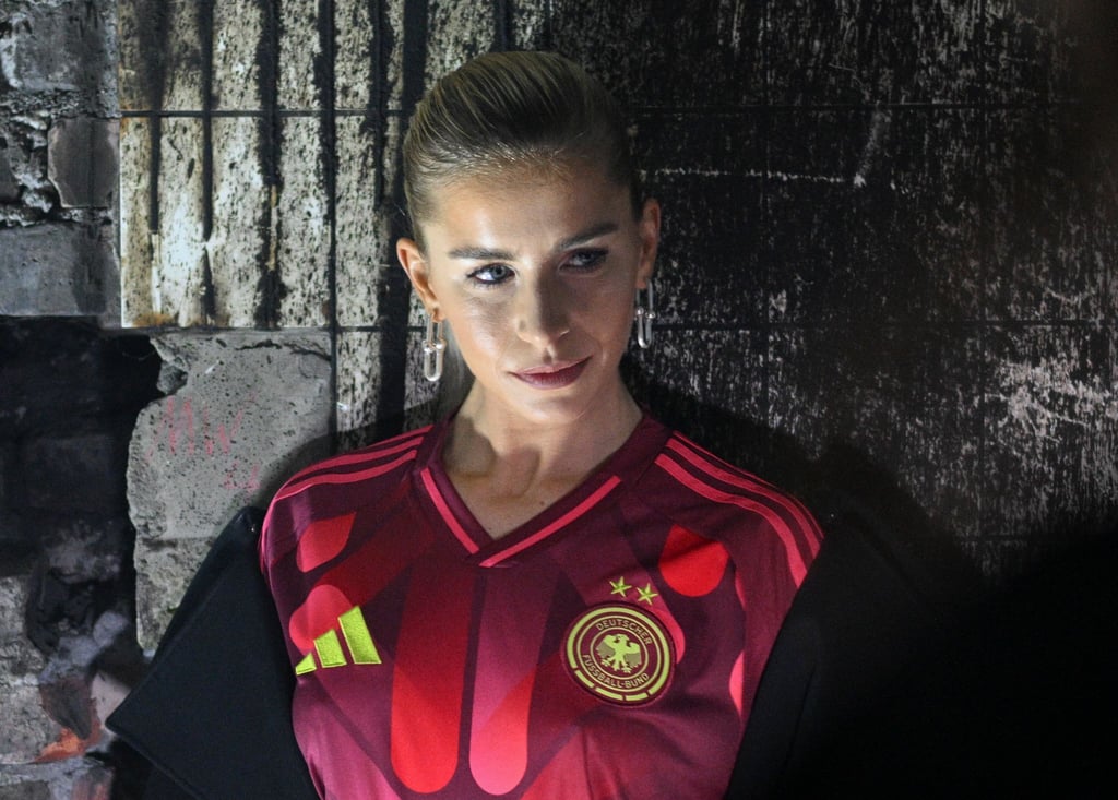 Auch Influencerin Caro Daur zeigte sich schon in dem neuen Trikot. (Archivbild)