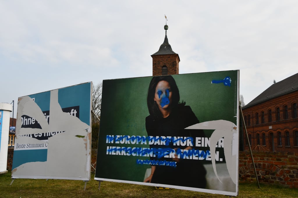 In Gardelegen wurden in den vergangenen Wochen zahlreiche Wahlplakate beschädigt beziehungsweise komplett zerstört, wie hier an der Kapelle St. Georg.