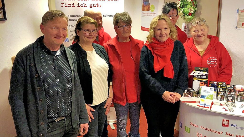 Bundesministerin Steffi Lemke (3. v. r.) hat die Caritas in Eisleben besucht.