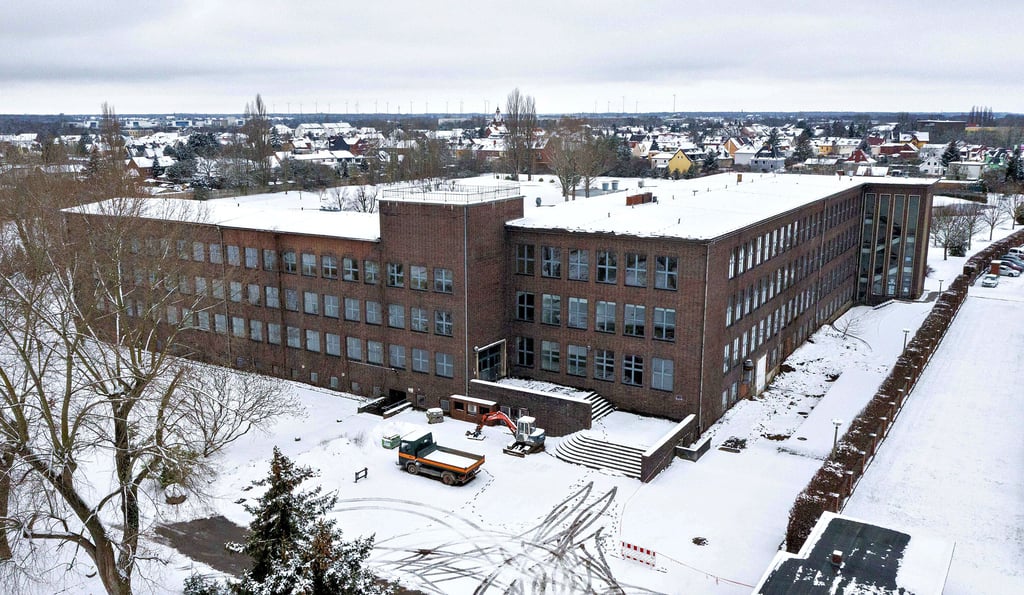 Die 1938 gebaute ehemalige Kaserne gegenüber des Veranstaltungszentrums Golfpark wird saniert.