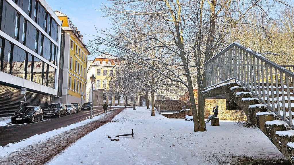 Magdeburger Innenstadt: Blick auf den seit der Zerstörung im Zweiten Weltkrieg nicht mehr bebauten Streifen am Gouvernementsberg.