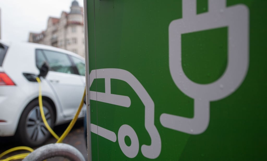 Unter anderem erhielten Unternehmen Fördermittel für Fahrzeuge der Marken Porsche, Tesla, Mercedes-Benz und Audi. (Symbolbild)