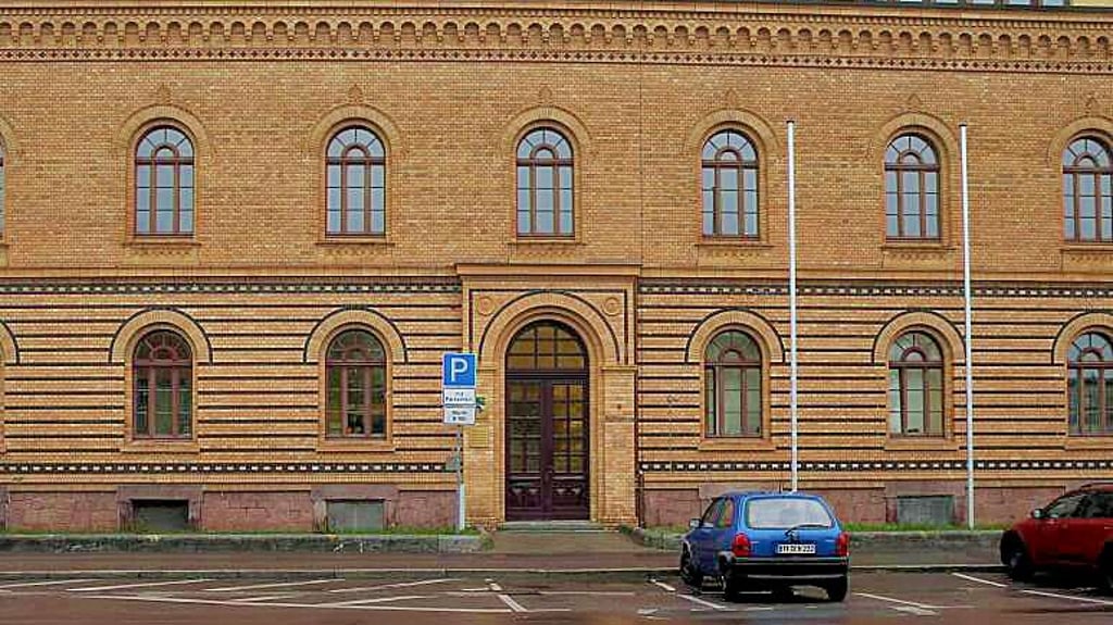 Das Amtsgericht Bitterfeld-Wolfen verurteilte den Raser zu einer Geldstrafe von 2.700 Euro.