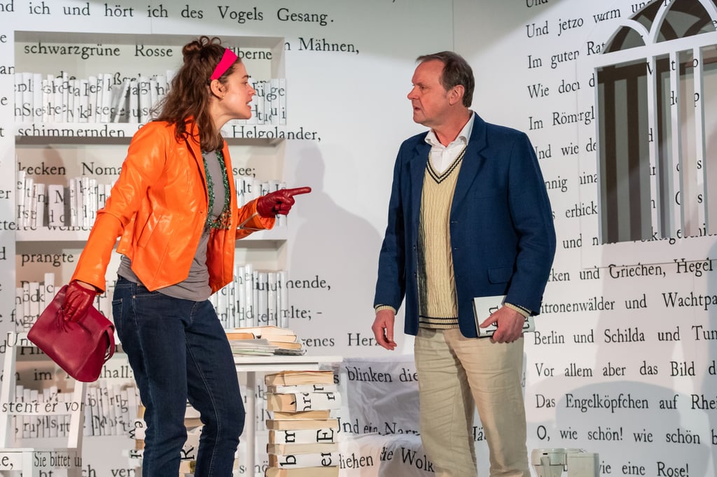 Geben in der neuen Naumburger Theaterr-Inszenierung „Rita will’s wissen“ die Friseurin und den Professor: Ruth Weingarten und Wolfgang Mondon.