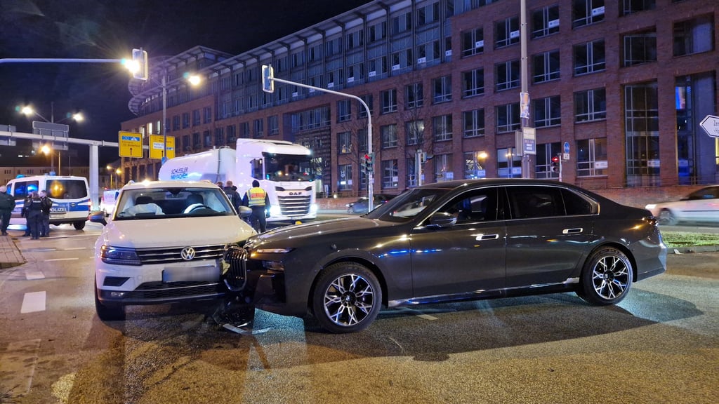 Der Unfall an der Kreuzung Franckestraße/Prof.-Friedrich-Hoffmann-Straße in Halle.