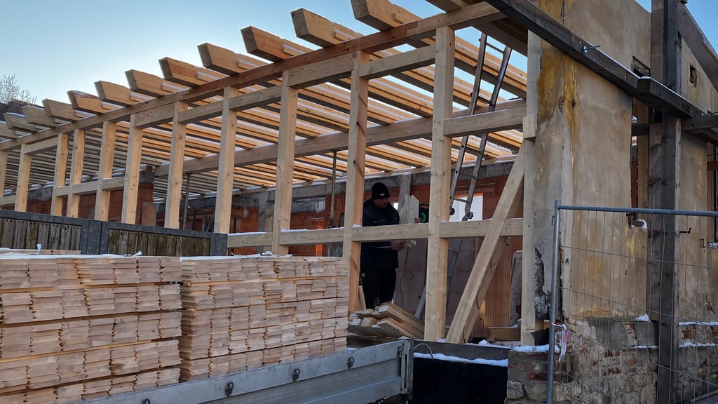 Nur der Giebel ist noch original: Das Haus am Badstuben 4 in Ballenstedt wird nach historischem Vorbild wieder aufgebaut.