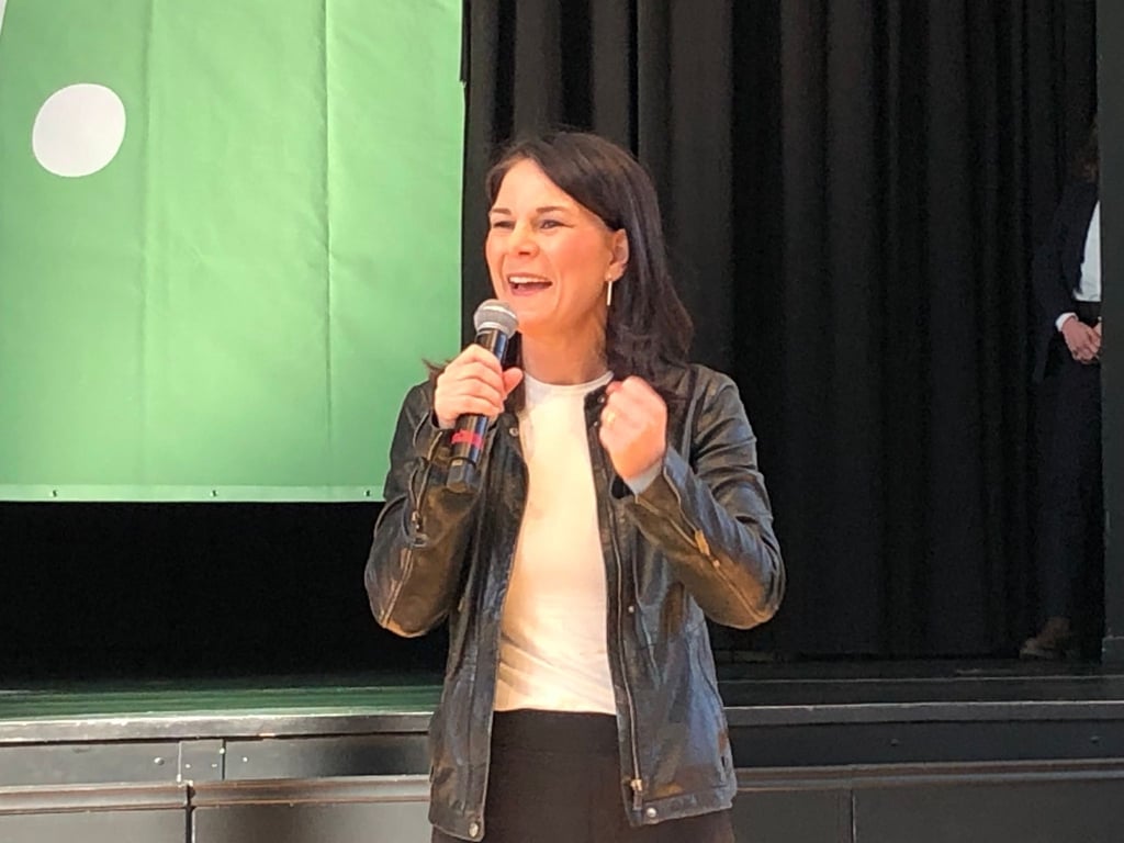 Annalena Baerbock (Grüne) spricht bei einer Wahlkampf-Veranstaltung in Ludwigsfelde in Brandenburg.