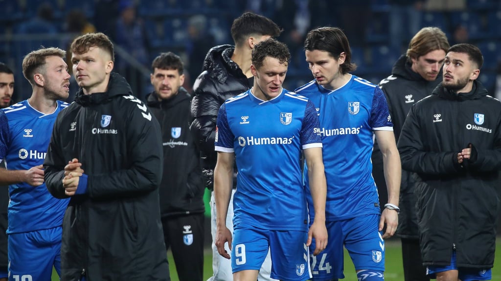 Philipp Hercher (2.v.l.) und Samuel Loric (r.) fehlten beim FCM-Training am Dienstag.