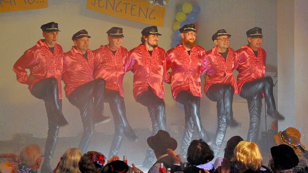 Sicher ist: Auch das Männerballett sorgt für Stimmung.  