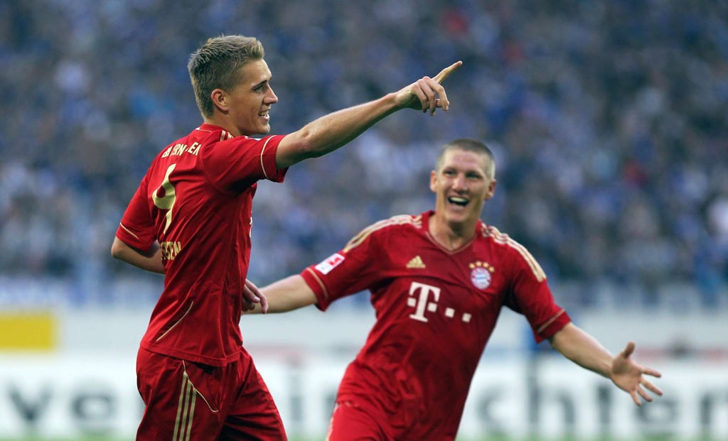 Nils Petersen (l) bejubelt sein Tor mit Bastian Schweinsteiger. Petersen unterstützt die NOFV-Clubs beim Thema Direktaufstieg.