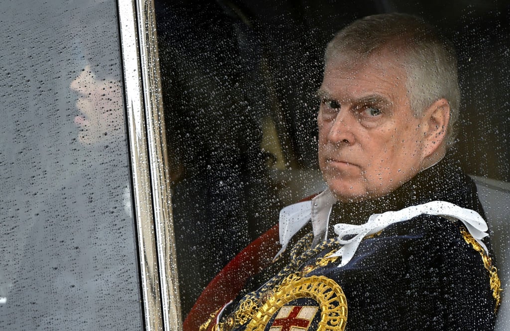 Prinz Andrew ist nicht gänzlich ausgestoßen, aber entbunden von seinen royalen Aufgaben und zu einem Dasein im Abseits gezwungen. (Archivbild)