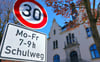 Ein Tempo-30-Schild vor dem Rathaus Möckern.