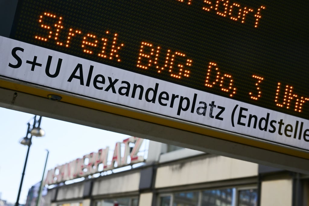 Der Berliner Fahrgastverband IGEB kritisiert den 48-Stunden-Warnstreik von Verdi im Nahverkehr.