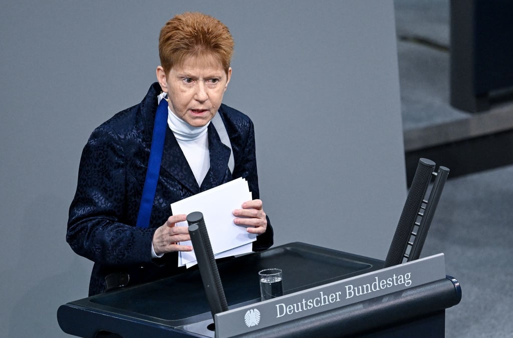 Die scheidende Bundestagsvizepräsidentin Petra Pau spricht über ihre Stimmerkrankung. (Archivbild)