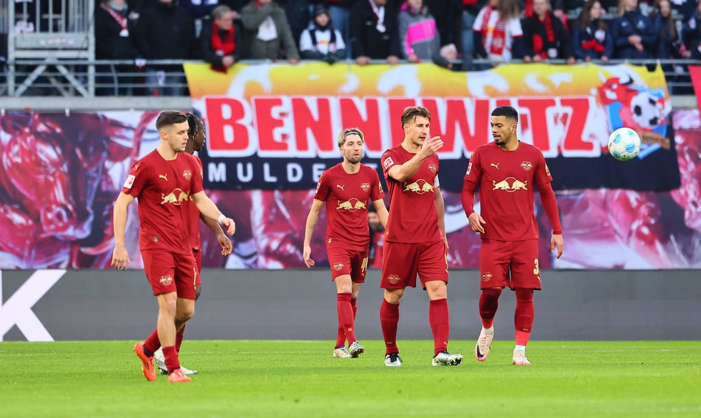 Baumgartner, Haidara und Orban (1., 2. und 4. v.l.) im Ligaspiel gegen Wolfsburg.