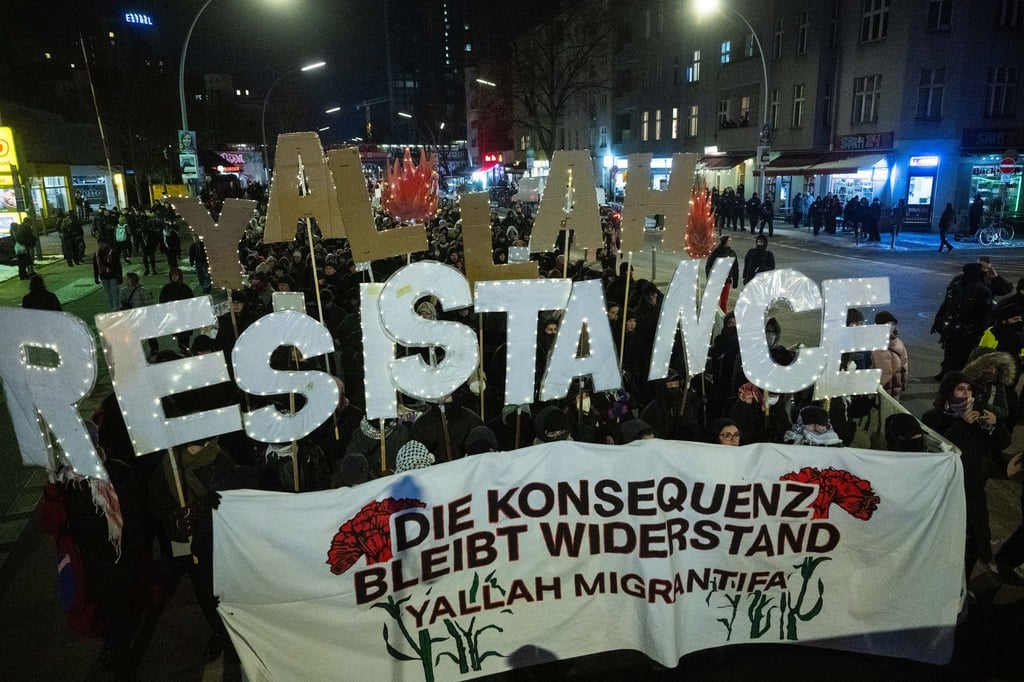 Mehr als 5.000 Menschen demonstrieren am fünften Jahrestag des rassistischen Anschlags von Hanau.