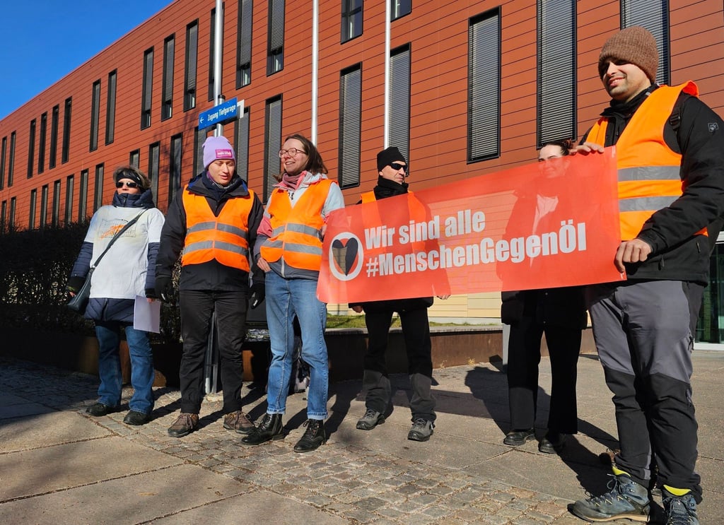 Zwei Klimaaktivisten sind wegen einer Farbattacke zu Geldstrafen verurteilt worden (Archivbild).