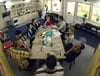 Beim gemeinsamen Essen herrschte bei den ersten zehn "Big Brother"-Teilnehmern (l-r) Jürgen, Thomas, Despina, John, Jana, Alexander, Kerstin, Manuela, Andrea und Zlatko anfangs noch gute Stimmung.