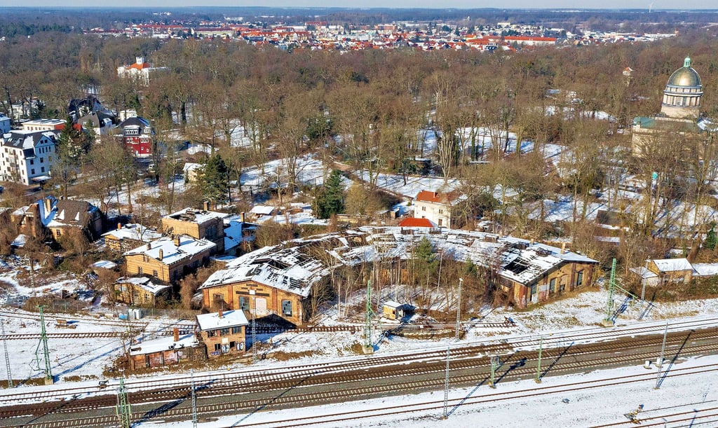 Das Areal des ehemaligen Bahnbetriebswerks mit dem Ringlokschuppen von oben