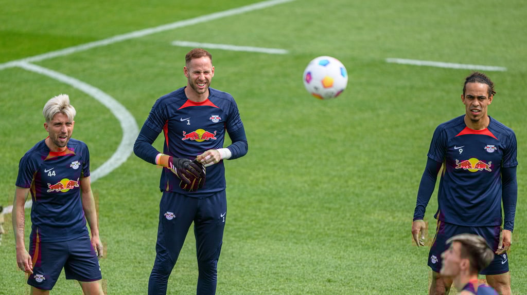Kevin Kampl, Peter Gulacsi und Yussuf Poulsen beim Training von RB Leipzig.