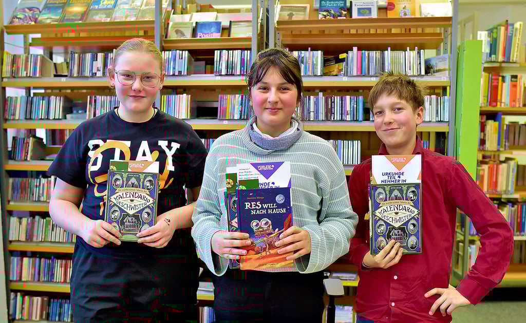Josephin Zeidler (von links), Anna Bergmann und Augustin Jasper Seifert nahmen als Schulsieger am Kreisausscheid des Vorlesewettbewerbs der sechsten Klassen teil. Anna wird den Altmarkkreis Salzwedel nun beim Bezirksausscheid vertreten.