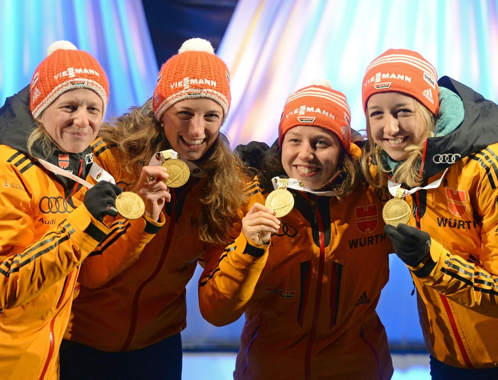 Franziska Hildebrand, Vanessa Hinz, Laura Dahlmeier und Franziska Preuß mit ihren Goldmedaillen 2015.