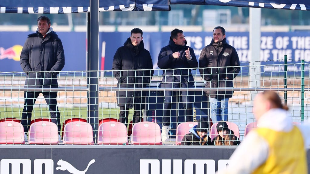 Expertenteam zu Gast: Peter Krawietz (ganz links) und Szolt Löw (Zweiter von rechts) beim RB-Training.