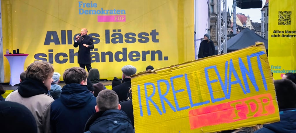Auf offener Bühne: Einziger Open-Air-Auftritt im Bundestagswahlkampf, einzige Gelegenheit, einen Spitzenkandidaten in Sachsen-Anhalt zu sehen, ohne vorher eine Anmeldeprozedur absolvieren zu müssen.