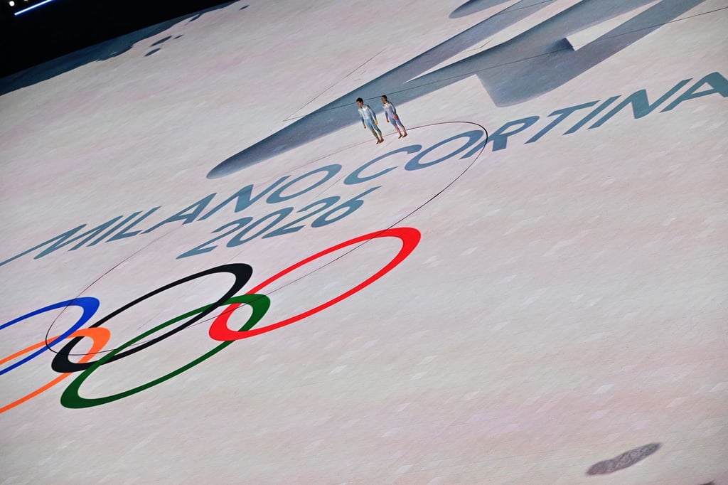 Ein Jahr vor den Olympischen Winterspielen in Italien gibt es Probleme beim umstrittenen Neubau der Bobbahn.