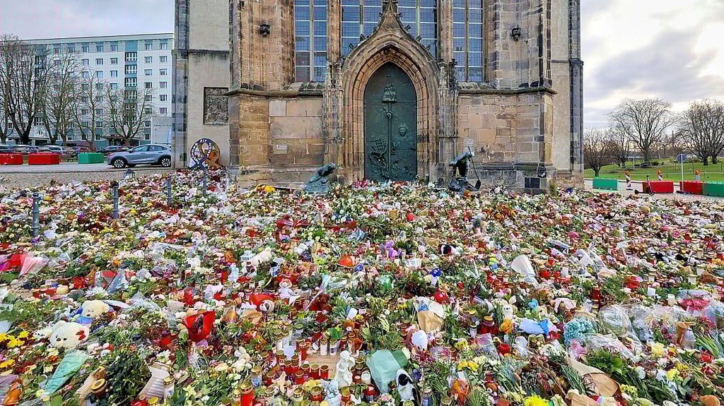 Die Anteilnahme nach dem Anschlag war enorm. Vor der Johanniskirche wurden Hunderte Blumen und Kerzen niedergelegt. Auch Geld spendeten die Magdeburger für die Opfer.