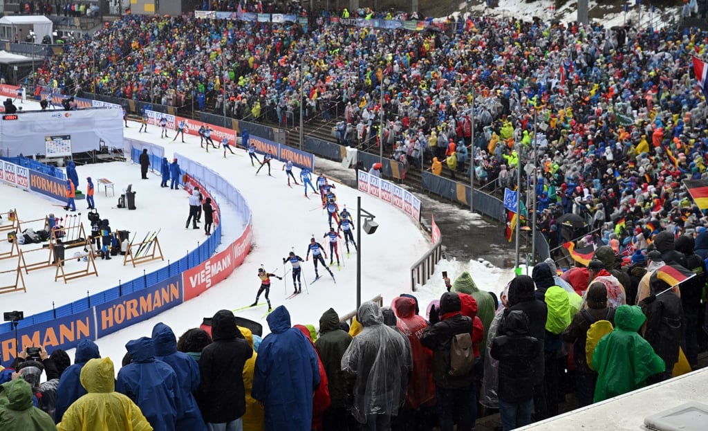 Die Fans in Oberhof müssen sich auf einen neuen Termin einstellen.