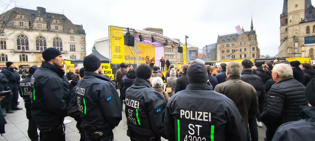 Der einzige Kandidat, der unter freiem Himmel kämpfte: FDP-Chef Christian Lindner lieferte sich verbale Duelle mit den Gegnern, die seine Einladung gern angenommen hatten.