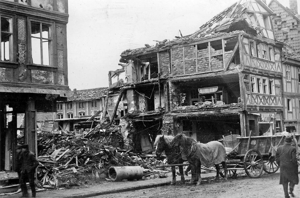 Breite Straße 85 bis 91 in Wernigerode nach dem Bombenangriff vom 22. Februar 1944.