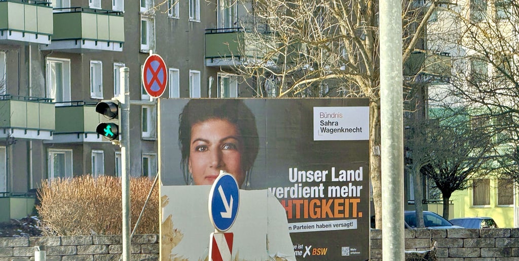 Hat hier jemand etwas gegen Sahra Wagenknecht? Dieses Plakat in Dessau wurde absichtlich beschädigt.