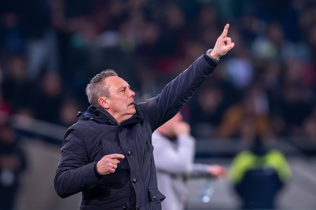 Andé Breitenreiter und Hannover 96 verlieren im Aufstiegsrennen der Zweiten Liga den Anschluss.