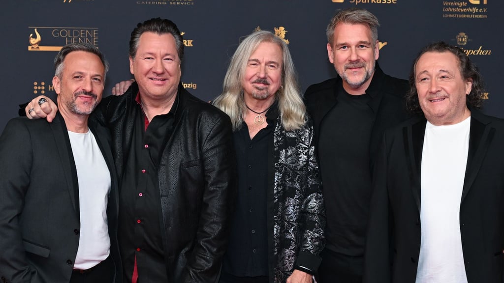 Die Band "Karat" mit Heiko Jung (v.l), Claudius Dreilich, Bernd Römer, Daniel Bätge und Martin Becker gastiert in Magdeburg.
