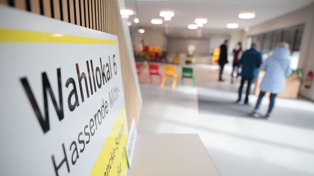 Ein Wahllokal in Hasserode (Harz). Die AfD wird in Sachsen-Anhalt deutlich stärkste Kraft. Vor allem die SPD stürzt ab.&nbsp;