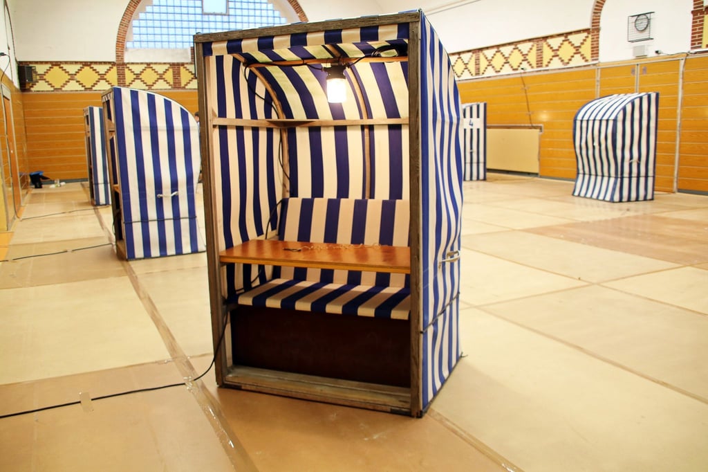 Ungewöhnliche Wahlkabinen auf Norderney.