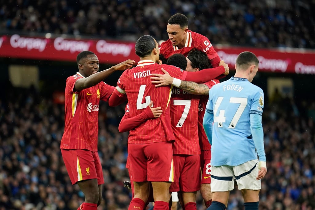 Spieler des FC Liverpool jubeln über das Tor zum 0:1.
