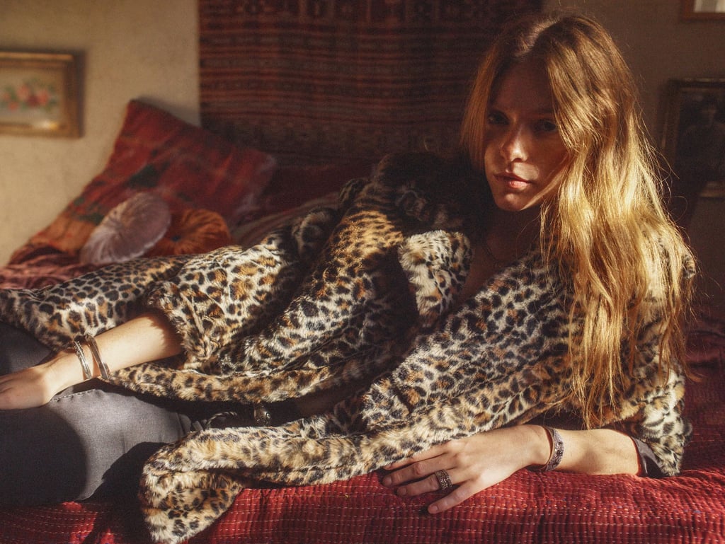 Animal Prints sind diese Saison in sämtlichen Variationen zu sehen, wie zum Beispiel die Plüschjacke im Leo-Look von ba&sh (ca. 360 Euro).