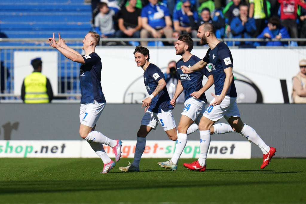 Darmstadt 98 hat mit einem Sieg gegen Schalke 04 seine Negativserie in der 2. Bundesliga beendet.