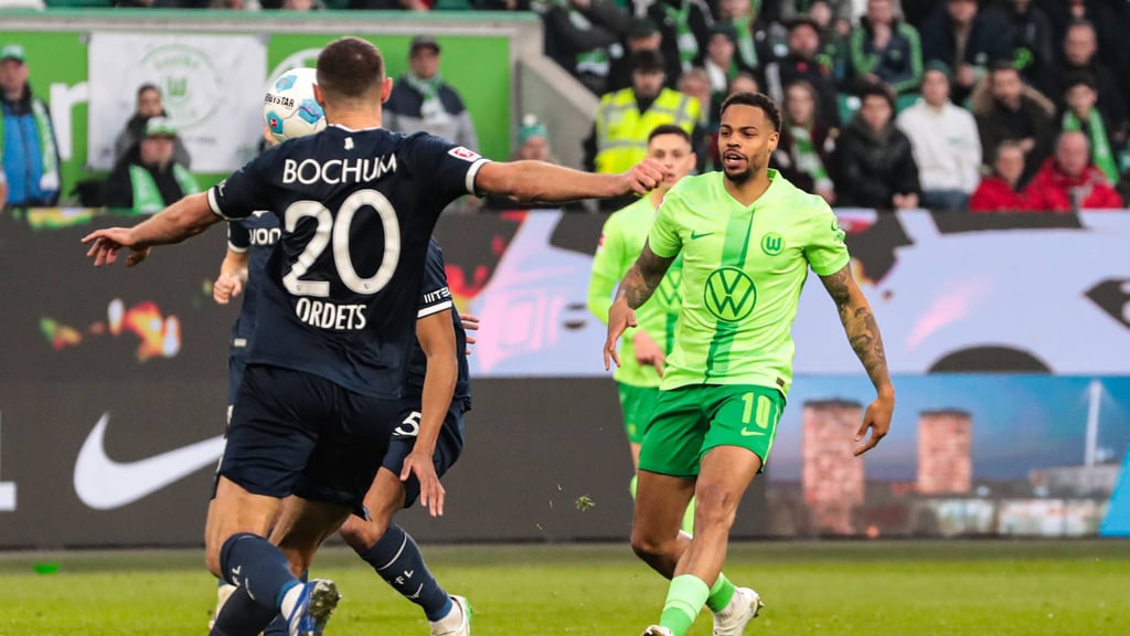 Lukas Nmecha (r.) bei seinem Kurzeinsatz gegen Bochum.