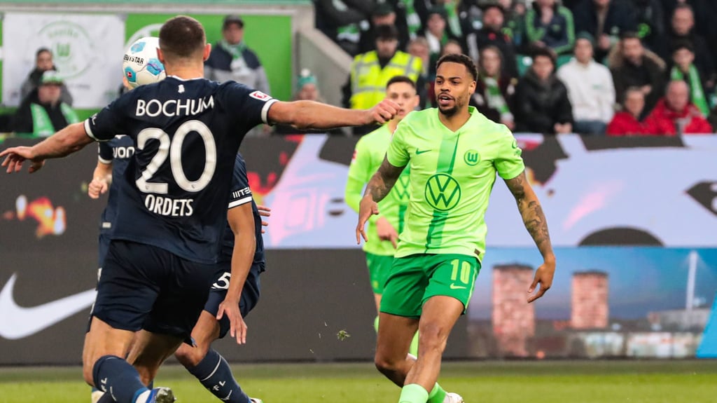 Lukas Nmecha (r.) bei seinem Kurzeinsatz gegen Bochum.