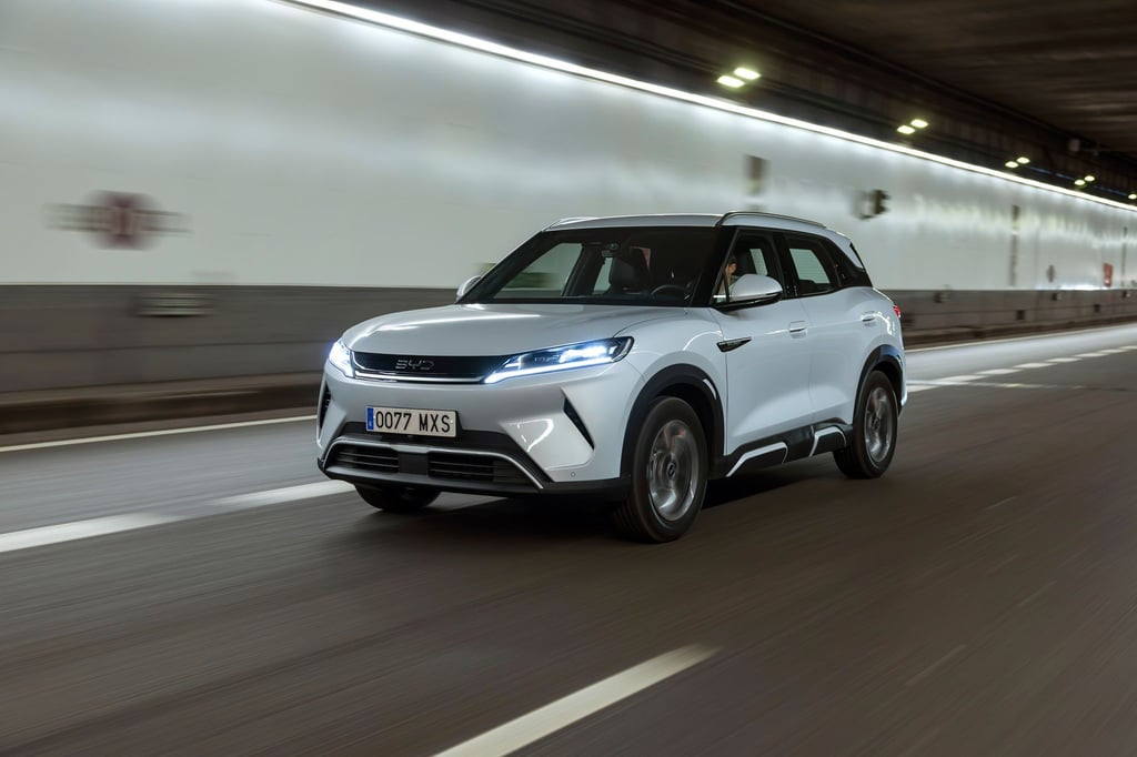 Ganz verspieltes Autodesign made in China? Wenn es das noch gibt, dann nicht bei diesem hier - der Atto 2 gefällt mit klarer Formensprache.