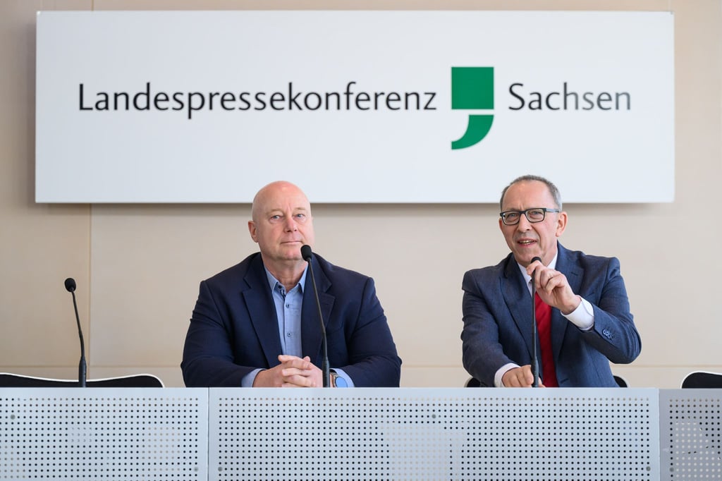 Die sächsische AfD-Spitze wirbt nach dem Wahlsieg in Sachsen weiter für ein Ende der Brandmauer.