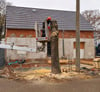 Der Baum zwischen Torplatz und „Am Thie“ in Magdeburg-Diesdorf wurde gefällt.