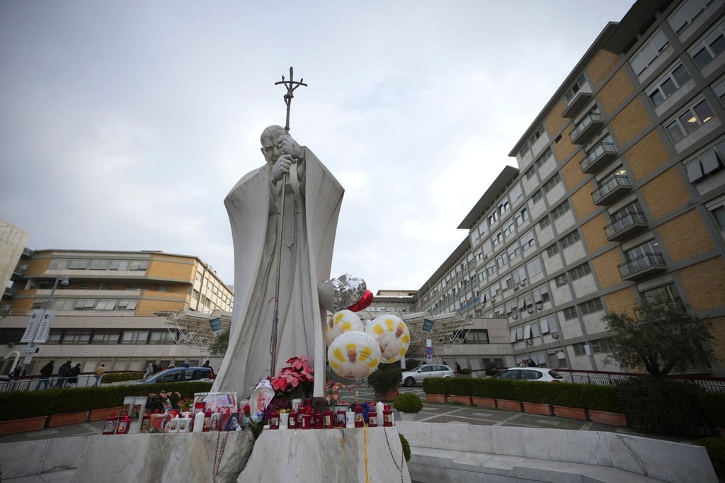 Ein Blick auf die Poliklinik Agostino Gemelli, in dem Papst Franziskus seit Freitag, 14. Februar, im Krankenhaus liegt.