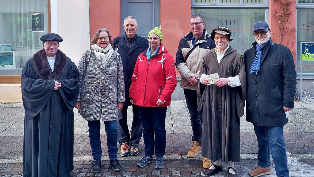 Frank Beyer, Monika Kaiser, Gerd Thiele, Margot Rentsch, Christian Neichel, Michael Schicketanz und Helmut Schade (v.l.) am Weltgästeführertag 2025