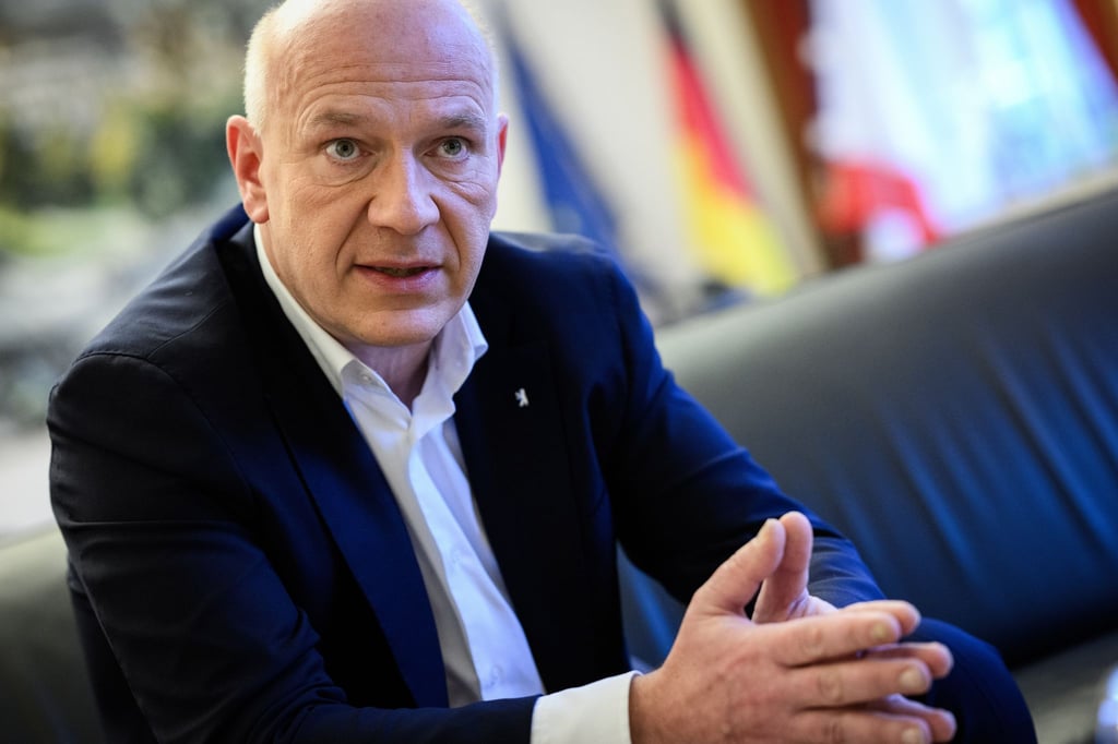 Berlins Regierender Bürgermeister Kai Wegner zeichnet Vereine für ihr Engagement aus.